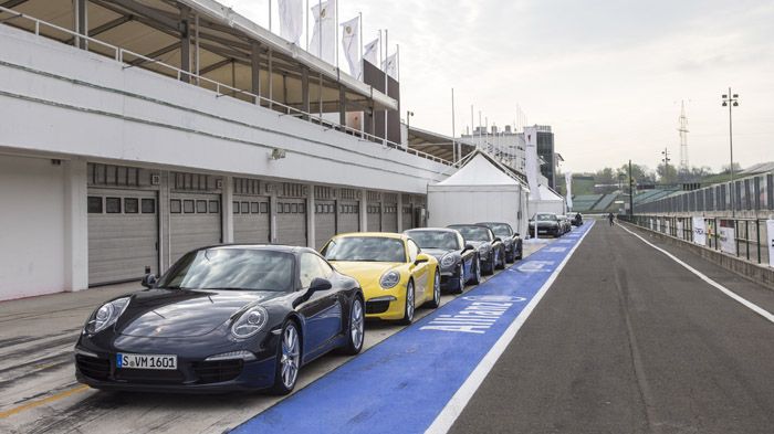 Πρωί-πρωί στην πίστα του Hungaroring και οι νέες Porsche 911 παρατάσσονται, λίγο πριν ξεκινήσουν τα γυρολόγια…