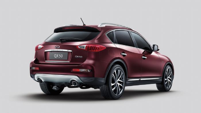 Η μεγαλύτερη αλλαγή στο Infiniti QX50 δεν φαίνεται με γυμνό μάτι και αφορά στο μεταξόνιο το οποίο μεγάλωσε κατά 8 εκ., ενώ και το συνολικό μήκος αυξήθηκε 11,5 εκ., φτάνοντας από τα 4.630 στα 4.745 χλστ.