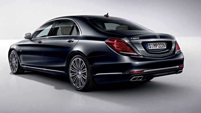 Η νέα Mercedes S600 θα φέρει το λογότυπο της έκδοσης και 2 διπλές απολήξεις της εξάτμισης, ενώ οι φήμες θέλουν το εν λόγω μοντέλο να είναι διαθέσιμο και σε έκδοση με μακρύ μεταξόνιο.