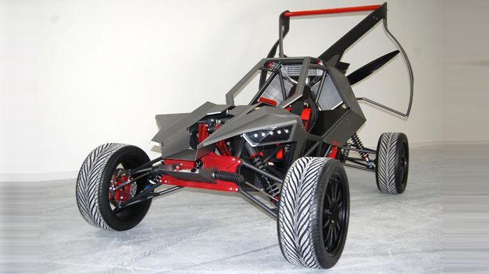 Το SkyRunner είναι ένα ελαφρού τύπου all terrain «aircraft», που τροφοδοτείται από τον 1.000άρη EcoBoost της Ford. Μάλιστα, πιάνει τα 185 χλμ./ώρα τελική… επί εδάφους, ενώ αγγίζει τα 88 χλμ./ώρα