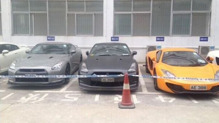 Η κινεζική αστυνομία του Hong Kong κατέσχεσε 12 supercars πολλών χιλιάδων ευρώ, ανάμεσά τους Lamborghini, Ferrari, McLaren και Audi R8.