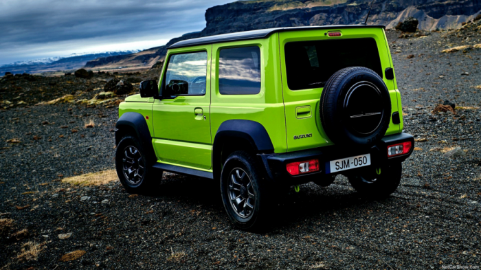 Το Suzuki jimny κοστίζει 18.820 ευρώ στην βασική του έκδοση και εφοδιάζεται με ένα κινητήρα 1.500 κυβικών που αποδίδει 102 άλογα.