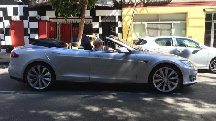 Ένα 4θέσιο cabriolet μοντέλο Model S της Tesla φωτογραφήθηκε στους δρόμους της Αμερικής και φούντωσαν οι φήμες για μια νέα κάμπριο έκδοση του εμπορικού –αμιγώς ηλεκτρικού- μοντέλου της εταιρείας