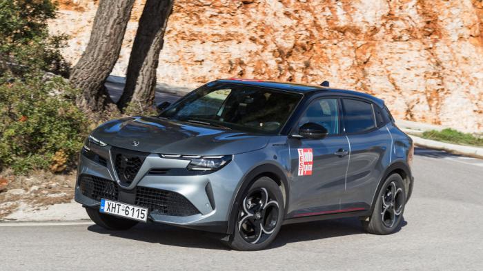 Δοκιμή: Alfa Romeo Junior, υβριδική, compact και… κούκλα 