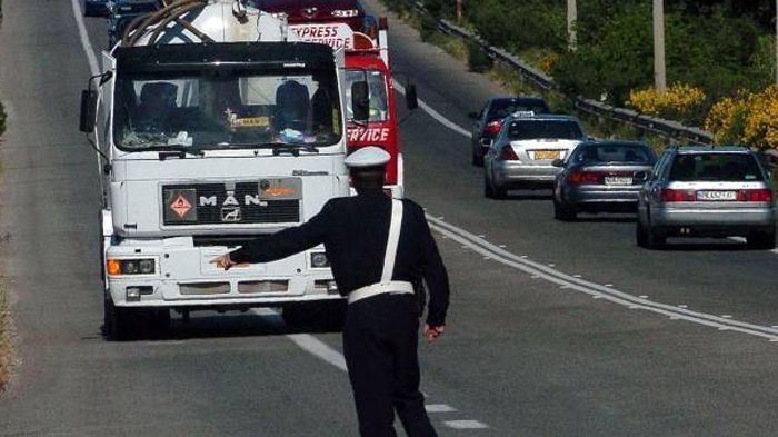 Μέτρα τις Τροχαίας θα τεθούν σε ισχύ για το τριήμερο της 28ης Οκτωβρίου και τοπικές ρυθμίσεις κυκλοφορίας για τις παρελάσεις.