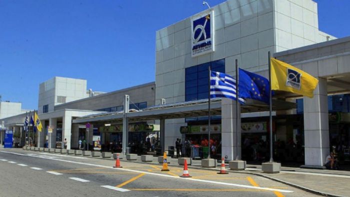 «Ξάφριζε» οχήματα στο Ελ.Βενιζέλος όσο οι ιδιοκτήτες έλειπαν ταξιδάκι 