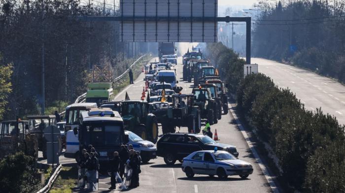 Έφτασαν τα 18 τα μπλόκα των αγροτών και αναμένονται να γίνουν και άλλα 