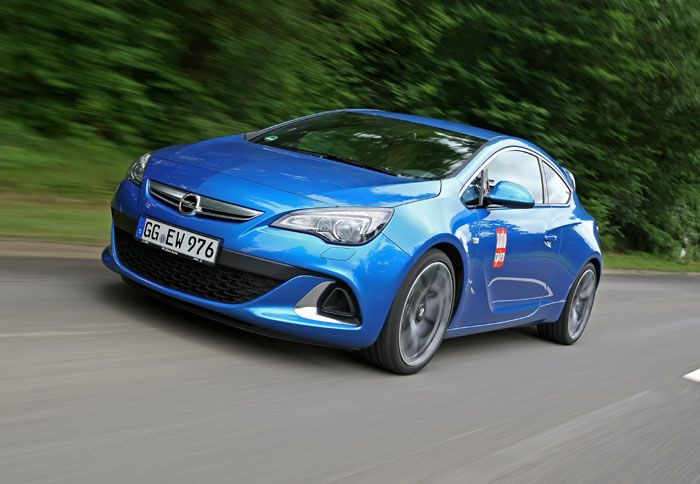 Επιβλητικό σε όλα του είναι το νέο Opel Astra OPC των 280 ίππων. 