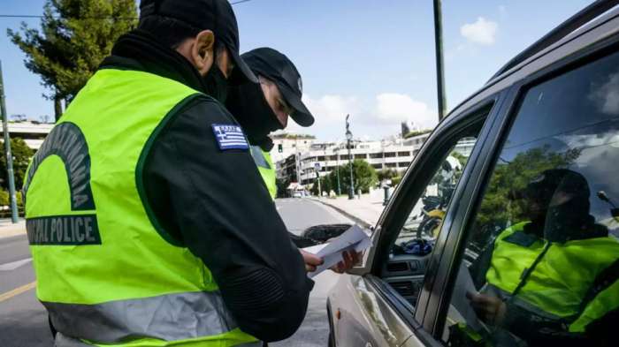 ΕΛ.ΑΣ: Γιατί πήρε πρόστιμο ο οδηγός που έδειξε το δίπλωμα στο κινητό  