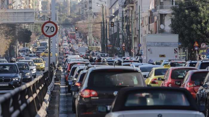 ΑΑΔΕ: Μοιράζει πρόστιμα σε όσους δεν έχουν πληρώσει τέλη από το 2019 