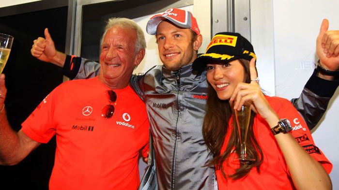 Ο John Button αποτελούσε τη «ζωή» του paddock στη Formula 1, ενώ ακολουθούσε σε όλους τους αγώνες -στους οποίους έπαιρνε μέρος ο Jenson Button- από το 2000.