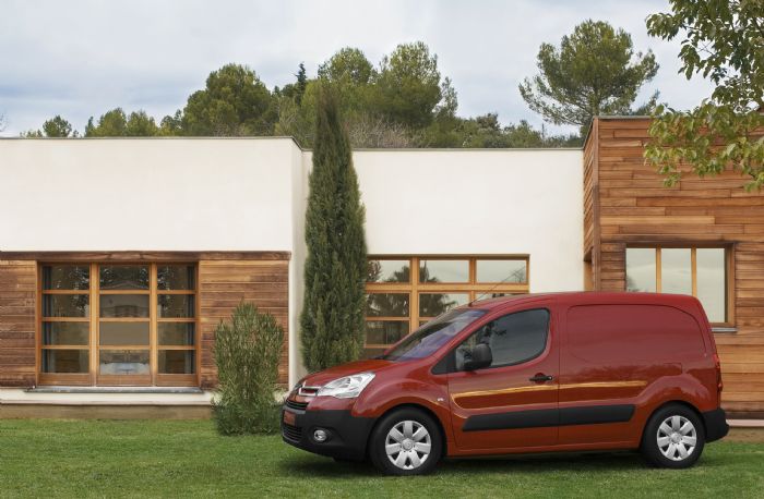 Το Berlingo Van προσφέρεται με κόστος από 15.205€.