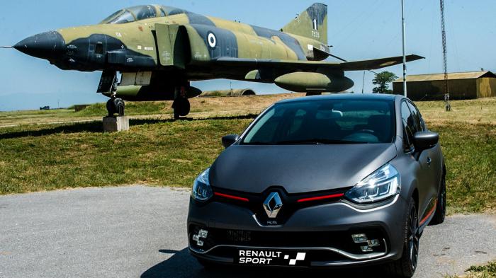 Η Renault Sport, παράλληλα με την εμπλοκή της στους αγώνες, έχει ως αποστολή και τη δημιουργία των κορυφαίων εκδόσεων των μοντέλων της Renault.