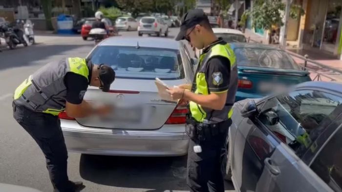 Βεβαιώθηκαν 226 παραβάσεις σε 2 μέρες για διπλοπαρκάρισμα στην Αττική 