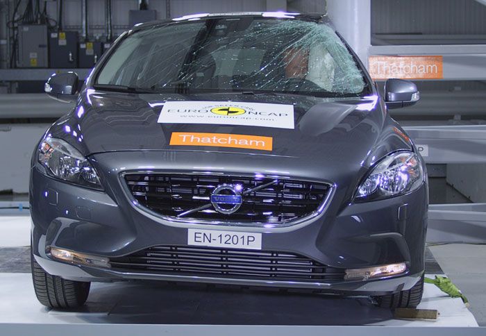 Το νέο Volvo V40 έχει την υψηλότερη βαθμολογία της κατηγορίας του αλλά και συνολικά όλων των αυτοκινήτων, στις συγκρούσεις πεζών. 