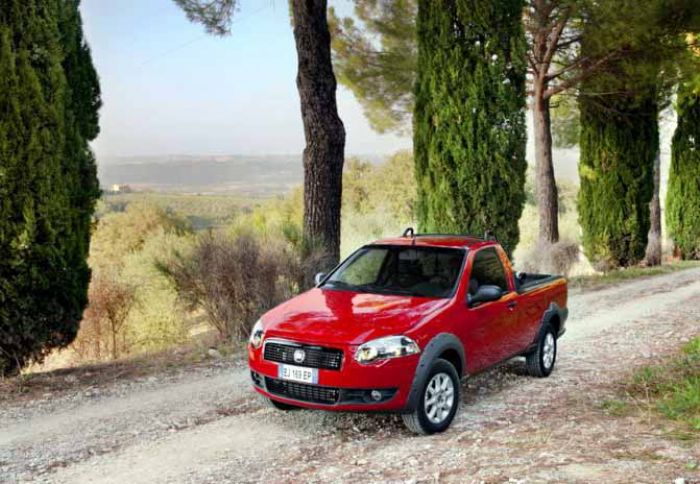 Το δυναμικό Fiat Strada Pick-Up είναι διαθέσιμο στην ελληνική αγορά με κόστος από 17.180 ευρώ.