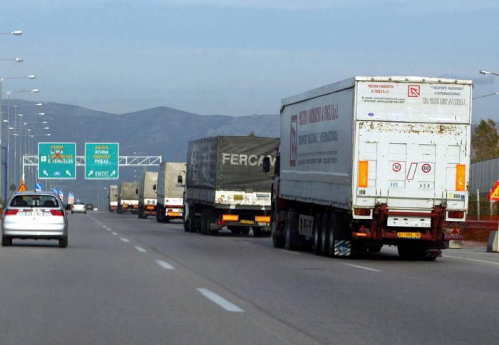 Έκτακτες κυκλοφοριακές ρυθμίσεις για ισχύσουν για τα φορτηγά με ωφέλιμο άνω των 1,5t. την Παρασκευή, το Σάββατο και την Δευτέρα.