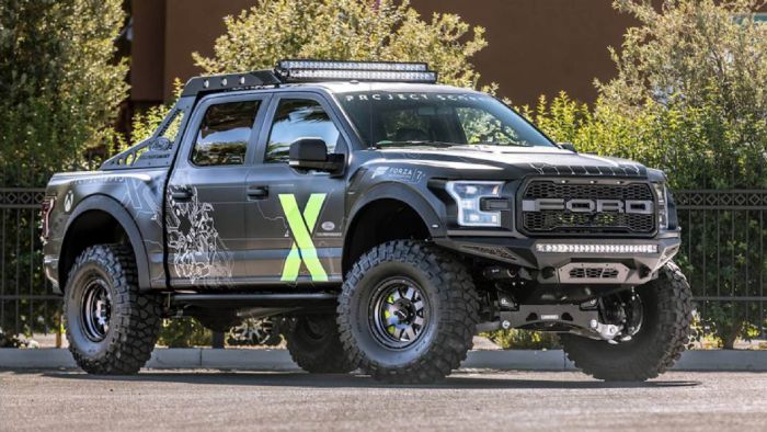 Το Ford F-150 Raptor Xbox One X Edition ξεχωρίζει από μια σειρά στοιχείων που αντλούν έμπνευση από τα video-game. Μετά το τέλος της έκθεσης SEMA, θα κάνει το ψηφιακό του ντεμπούτο στο νέο video game Forza Motorsport 7.