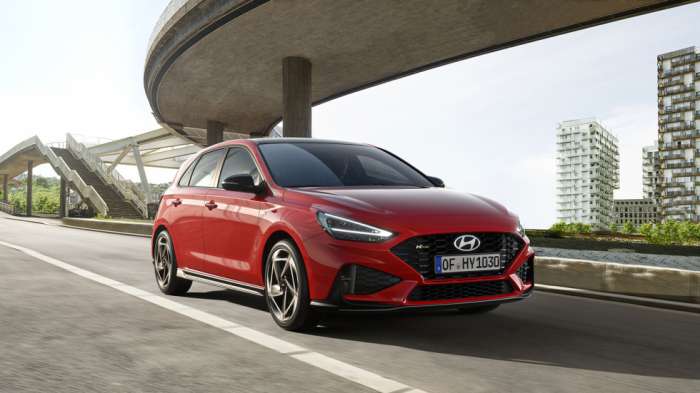 Hyundai i30 στα 20.990 ευρώ: Τι αγοράζω με το φθηνότερο μικρομεσαίο; 