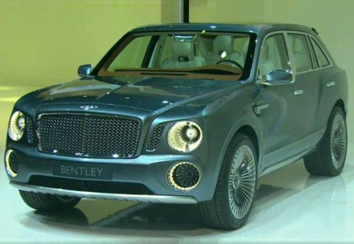 Ο διευθύνων σύμβουλος της Bentley δήλωσε ότι το μοντέλο παραγωγής του EXP 9 F αναμένεται να κυκλοφορήσει το 2015.