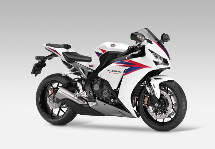 Το Honda CBR 1000RR παρουσιάζεται ανανεωμένο σε μικρούς, αλλά σημαντικούς τομείς.