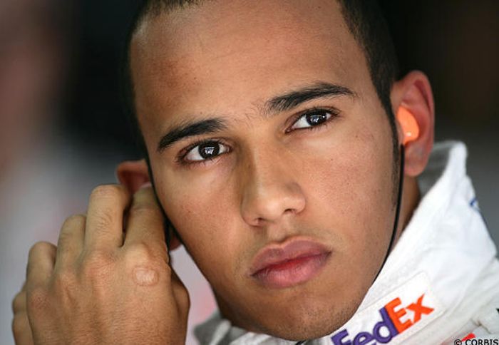 Ο Lewis Hamilton χαρακτηρίζει «σκουπίδια» όσα ακούγονται γύρω του χωρίς να έχουν κάποια λογική υπόσταση ή κάποια έγκυρη πηγή.