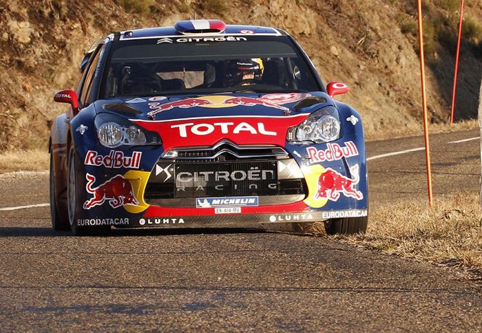 Τη δεύτερη μέρα ο Sebastien Loeb με το DS3 WRC του ψύχραιμος τερμάτισε στην πρώτη θέση.