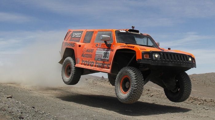 To Hummer του Robby Gordon, άντεξε στις δυσκολίες της 11ης ειδικής διαδρομής.