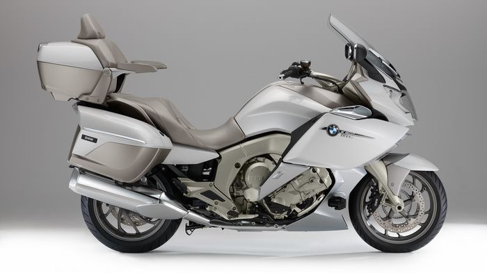 Tο νέο K 1600 GTL Exclusive είναι η πολυτελέστερη μοτοσικλέτα στην ιστορία των δύο τροχών, με υπέρ-διαστημικό εξοπλισμό.
