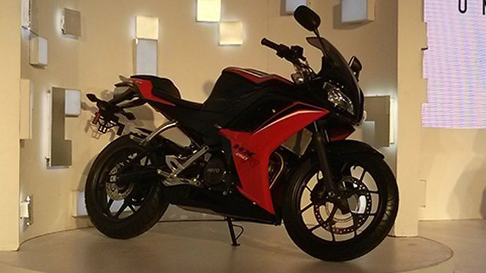 Το HX250R διαθέτει μονοκύλινδρο κινητήρα και συνδυασμένο ABS.
