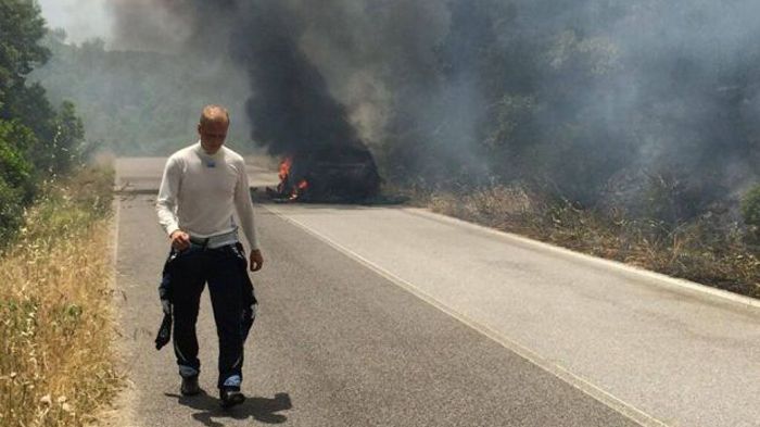 Σε εξέλιξη βρίσκεται το Ράλι Σαρδηνίας, με την ολοκληρωτική καταστροφή του Fiesta του  Hirvonen να μονοπωλεί το ενδιαφέρον, κατά τη διάρκεια της 2ης ημέρας του αγώνα.