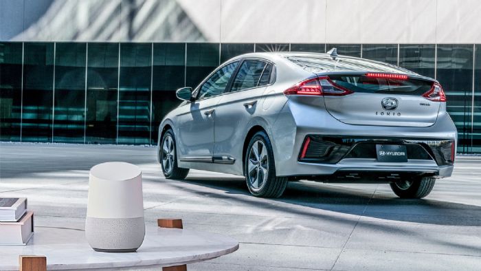 Η Hyundai ανακοίνωσε την ενσωμάτωση του Google Assistant σε επιλεγμένα μοντέλα της, τα οποία θα υποστηρίζουν φωνητικές εντολές, προσφέροντας υψηλότερη συνδεσιμότητα από ποτέ.