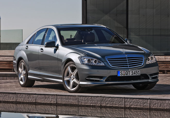 Επιθετικότερη η εμφάνιση της Mercedes S-Class με το AMG sports package.