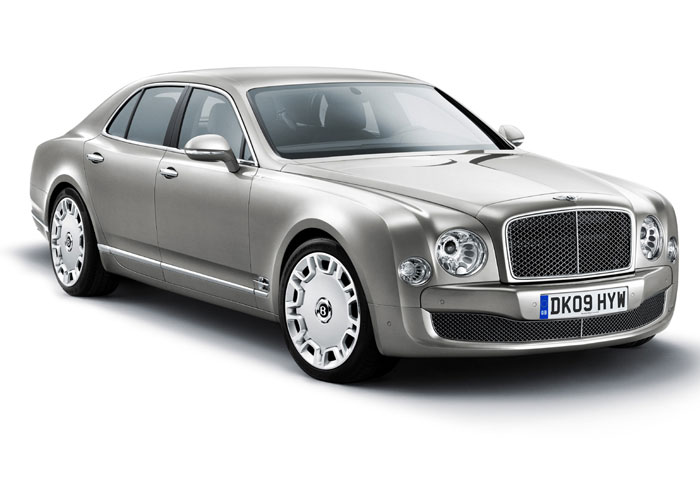 Η Bentley Mulsanne διατηρεί την τυπική εξωτερική σχεδίαση του οίκου.