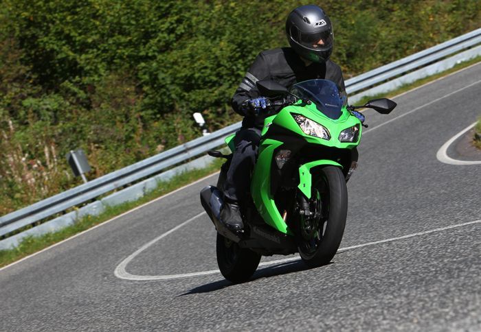 Το Ninja 300R είναι σαφώς ανώτερο του προηγούμενου 300R, στους τομείς της αισθητικής, της πρακτικότητας, αλλά και της sport οδήγησης.