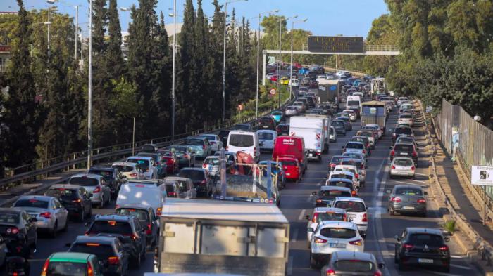 Ουρές χιλιομέτρων στον Κηφισό - Καραμπόλα στο ρεύμα προς Πειραιά 