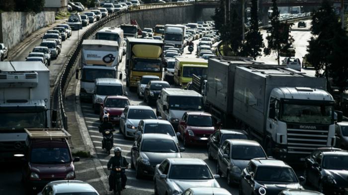 Εφαρμογή της Περ. Αττικής θα γλιτώνει τους οδηγούς από την κίνηση!  