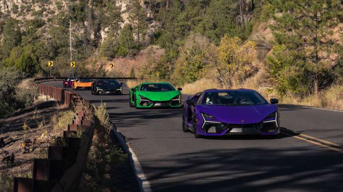 35 γυναίκες «τρέχουν» με Lamborghini σε ορεινό στροφιλίκι 