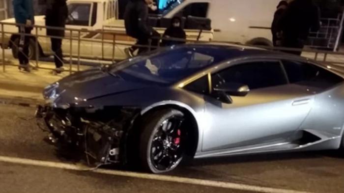 Lamborghini υπέστη σοβαρές υλικές ζημιές σε τροχαίο στη Λάρισα 