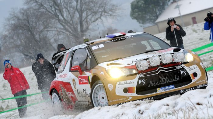 Ασταμάτητος στο χιονισμένο Monte Carlo, ο Sebastien Loeb.