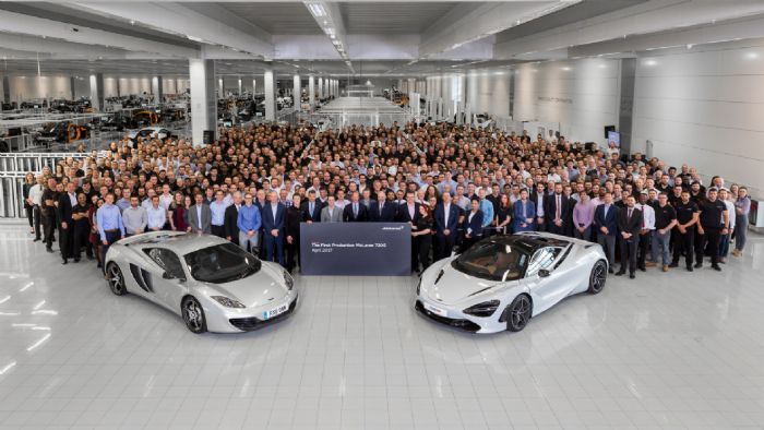 Η McLaren γιόρτασε την έναρξη της παραγωγής της νέας 720S, το πρώτο αντίτυπο της οποίας έχει τη λευκή απόχρωση Glacier White.