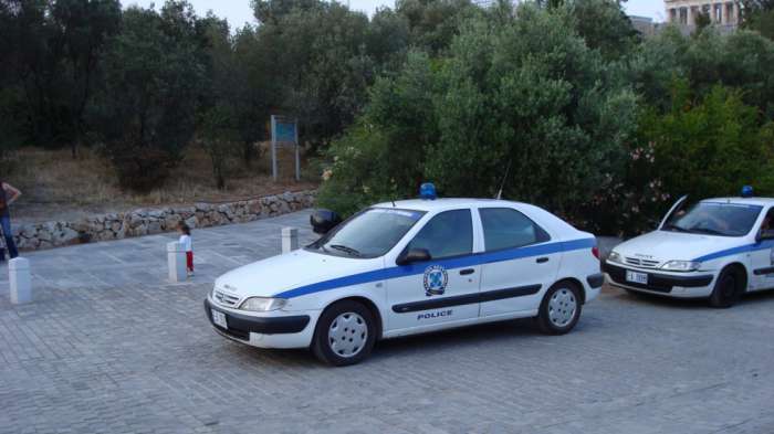 Περιπολικά Xsara στη σκιά της Ακρόπολης.