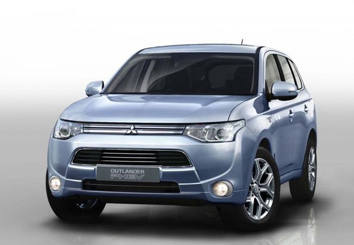 To νέο Mitsubishi Outlander PHEV δανείστηκε την τεχνογνωσία του πρωτότυπου μοντέλου PX-MiEV.