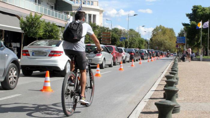 1 στους 3 οδηγούς θέλουν να απαγορευτούν τα ποδήλατα στους δρόμους 