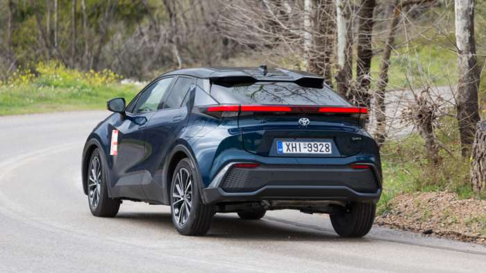 Το 2λιτρο Toyota C-HR φέρει εξελιγμένα αμορτισέρ που αλλάζουν την απόσβεσή τους παθητικά (δεν μπορεί να επιλέξει με κουμπί ο οδηγός την λειτουργία τους όπως στις ενεργητικά ρυθμιζόμενες ανάρτησης).