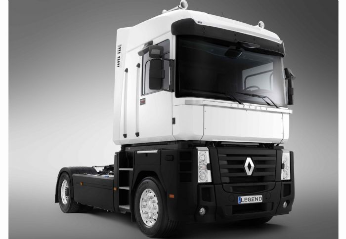 Το επετειακό Renault Magnum Legend αποτελεί φόρο τιμής στα 20 έτη από την πρώτη παρουσίαση του κορυφαίου γαλλικού φορτηγού.