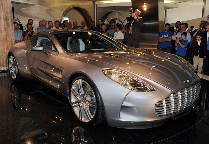 Η πανάκριβη νέα Aston Martin δικαιολογεί τη τιμή της με τις προδιαγραφές της