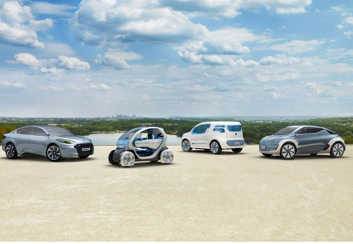 Από αριστερά βλέπουμε τα Fluence, Twizy, Kangoo και Zoe, όλα με τον κωδικό Z.E. Concept
