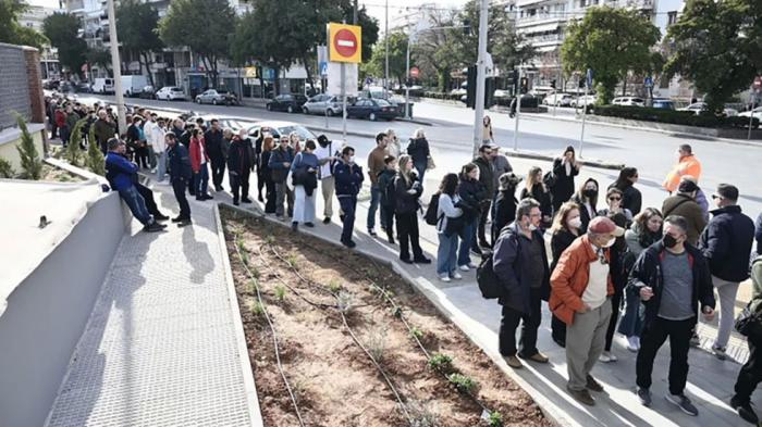 Λαϊκό «προσκύνημα» στο μετρό της Θεσσαλονίκης 