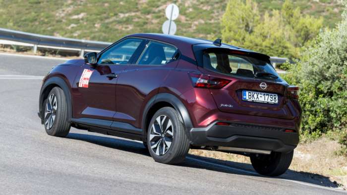 Ο οδηγός του Nissan Juke κάθεται σωστά και λαμβάνει βελτιωμένη αίσθηση από τα βασικά χειριστήρια, τα οποία με τη σειρά τους προσφέρουν πολύ καλή αίσθηση, ενώ η ανάρτηση αποσβένει ικανοποιητικά τις ανωμαλίες και παρουσιάζει καλή ποιότητα κύλισης.